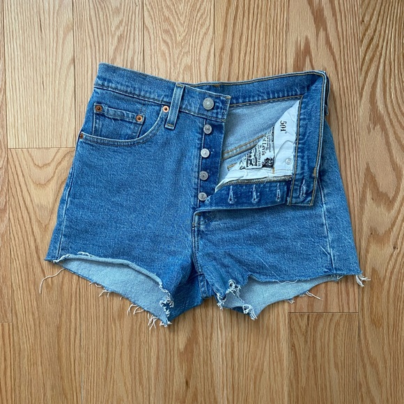 Levi’s denim shorts size US 25 - Picture 2 of 5